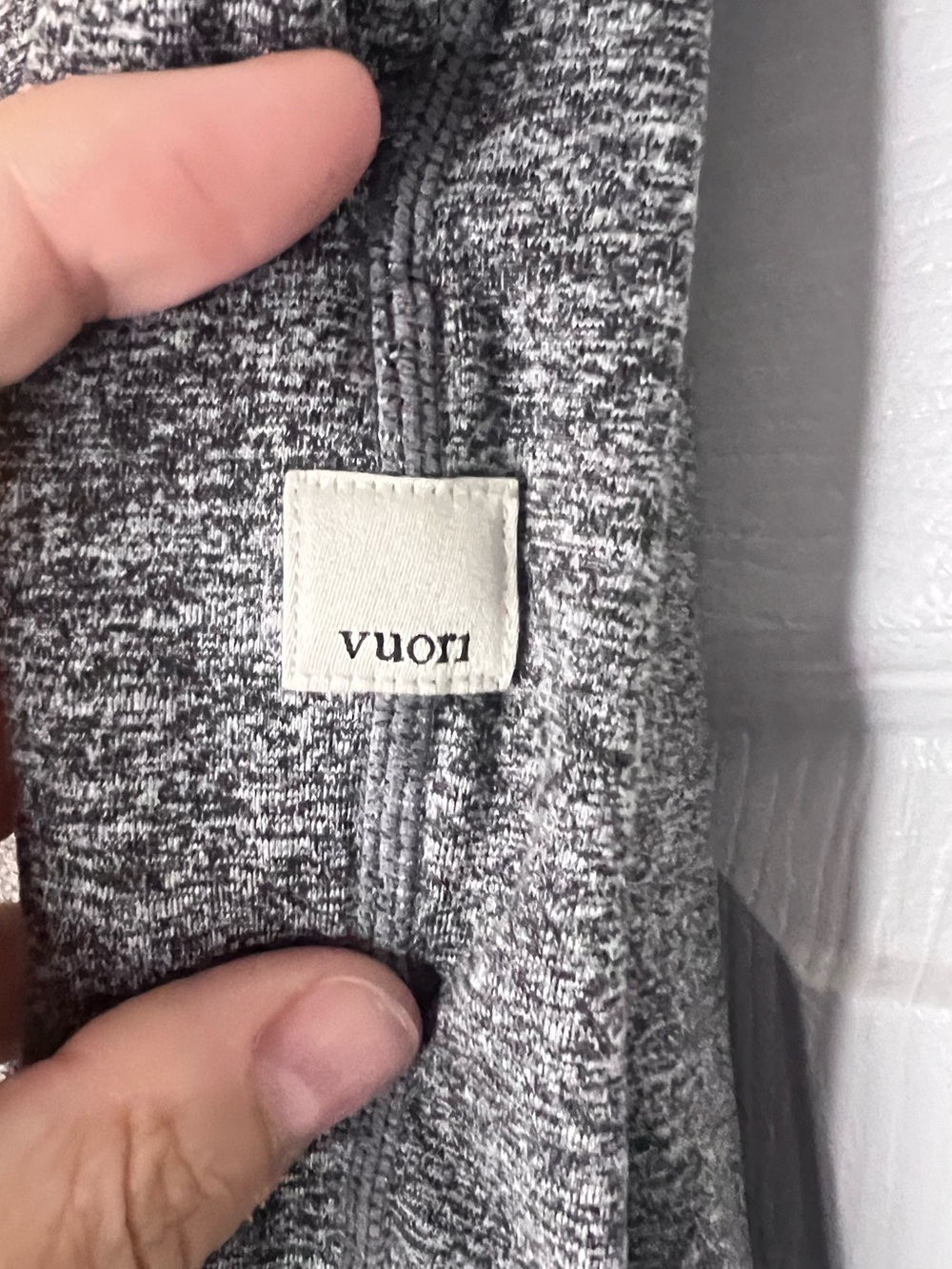 #733 Vuori Boyfriend Sweatpant Heather Grey DreamKnit Joggers Small EUC - Picture 4 of 4